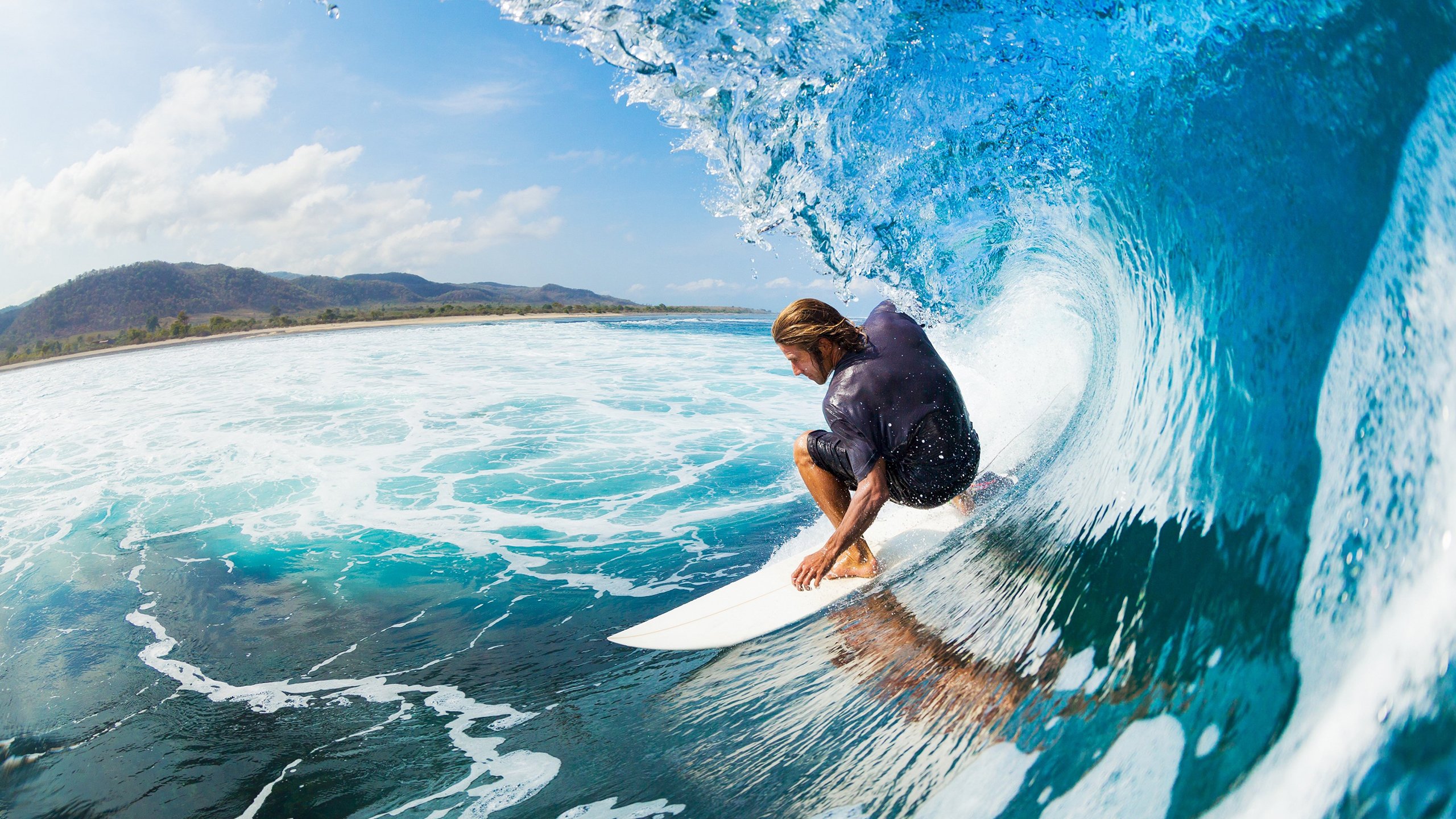 日本队门将多次关键扑救，日本门将拉伤