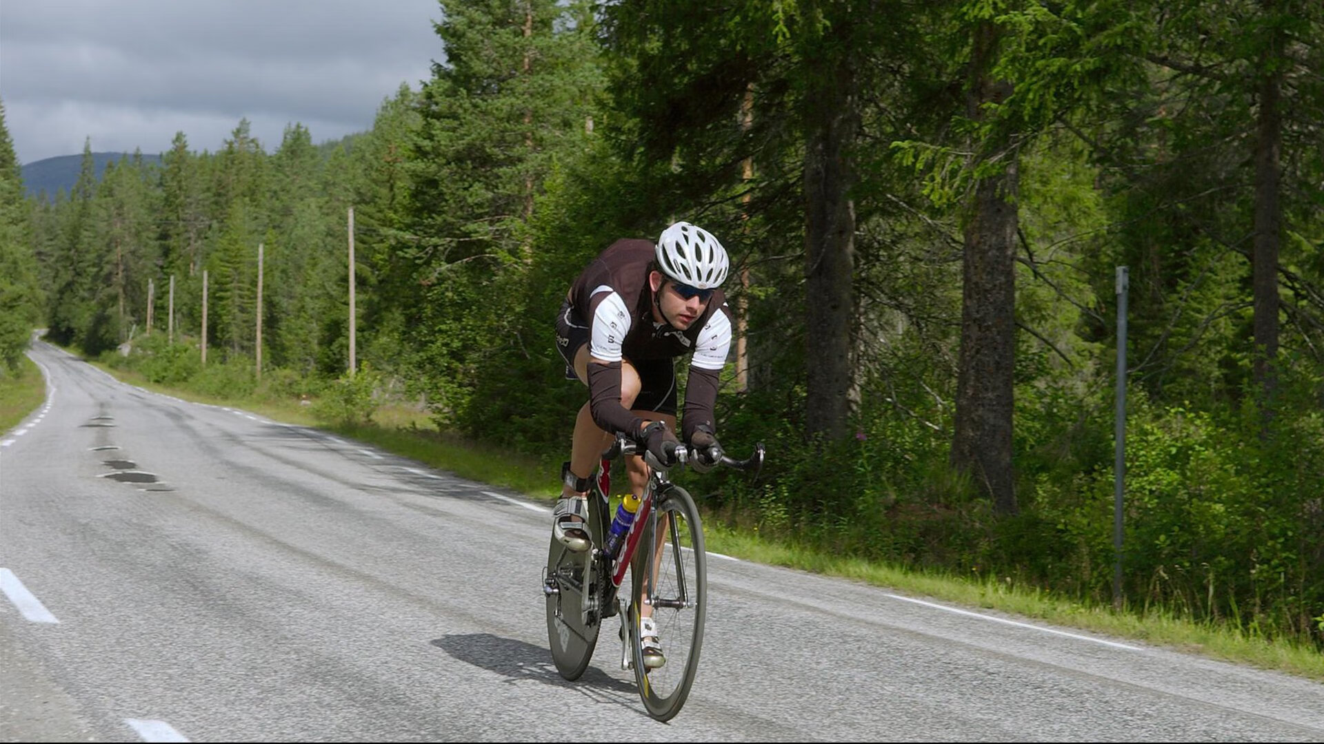 法国球员赛后鞠躬道歉:对不起球迷,法国球迷哭了